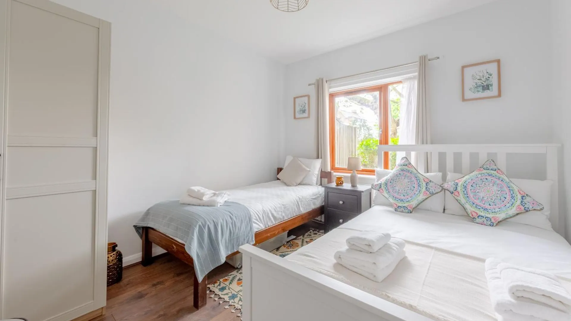 Inviting & Spacious 3Bd Flat - Shadwell London 0*,